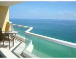 Великолепная квартира в Майами район Санни Айелс-Аквалина на Коллинз Авеню с видом на Океан.